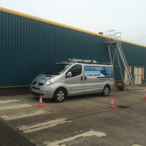 gutter-vacuum-cleaning-ZNQ8.JPG