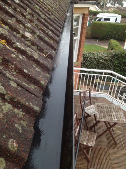 gutter-vacuum-cleaning-SxrJ.jpg